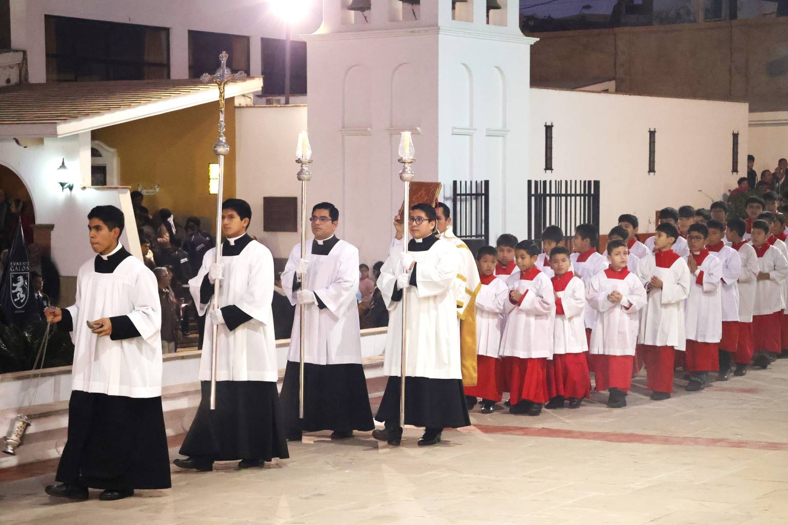 Más de 4 mil fieles celebraron con fervor el Corpus Christi Cañete 2025 ...